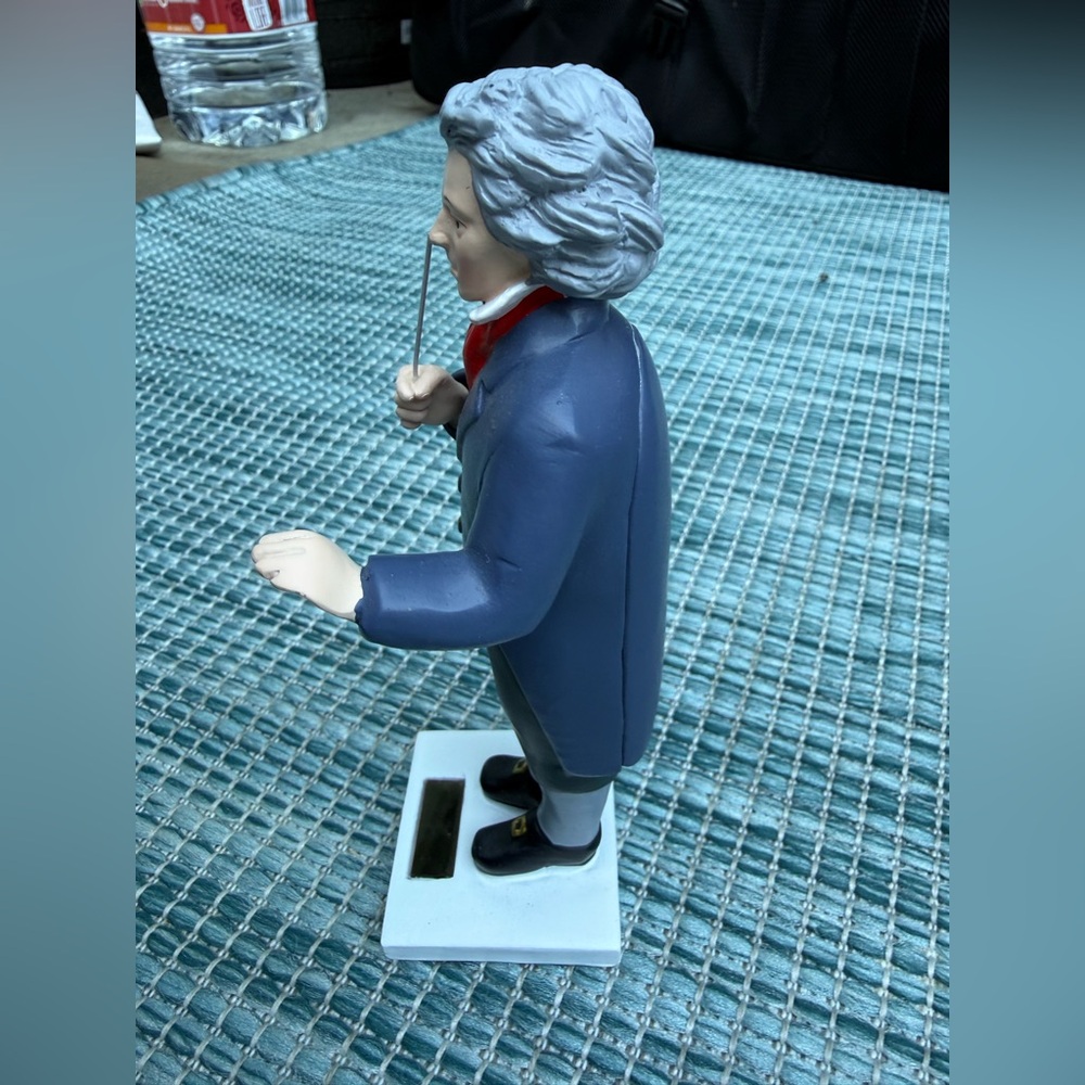 Solar Powered Beethoven Conductor Figurine with Baton - Picture 6 of 6